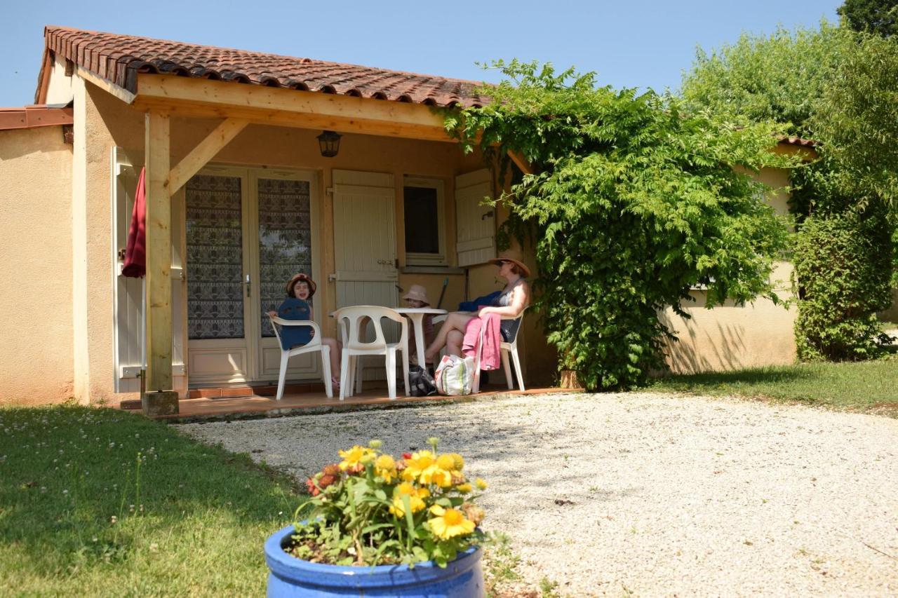 Village De Gites Le Chatenet Thonac エクステリア 写真