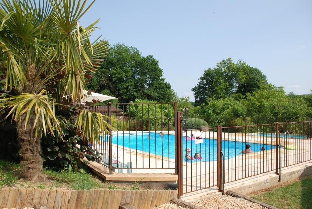 Village De Gites Le Chatenet Thonac エクステリア 写真